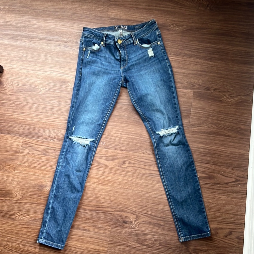 DL1961 size 28 dark wash Emma denim! Good condition and has some stretch